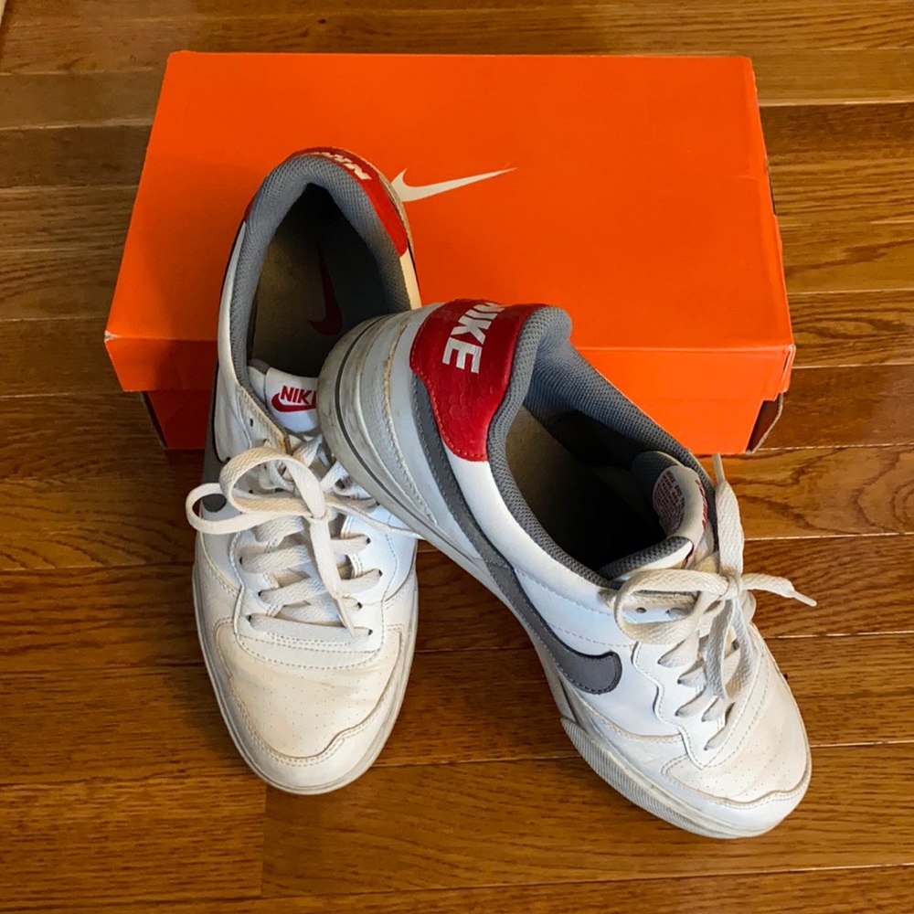 Men’s Nike sneakers